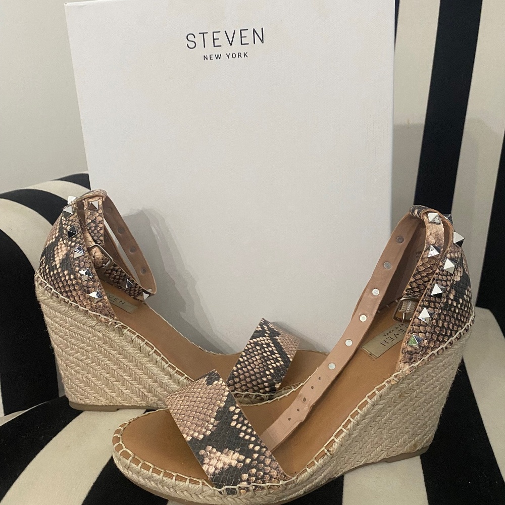 Wedge snake studded